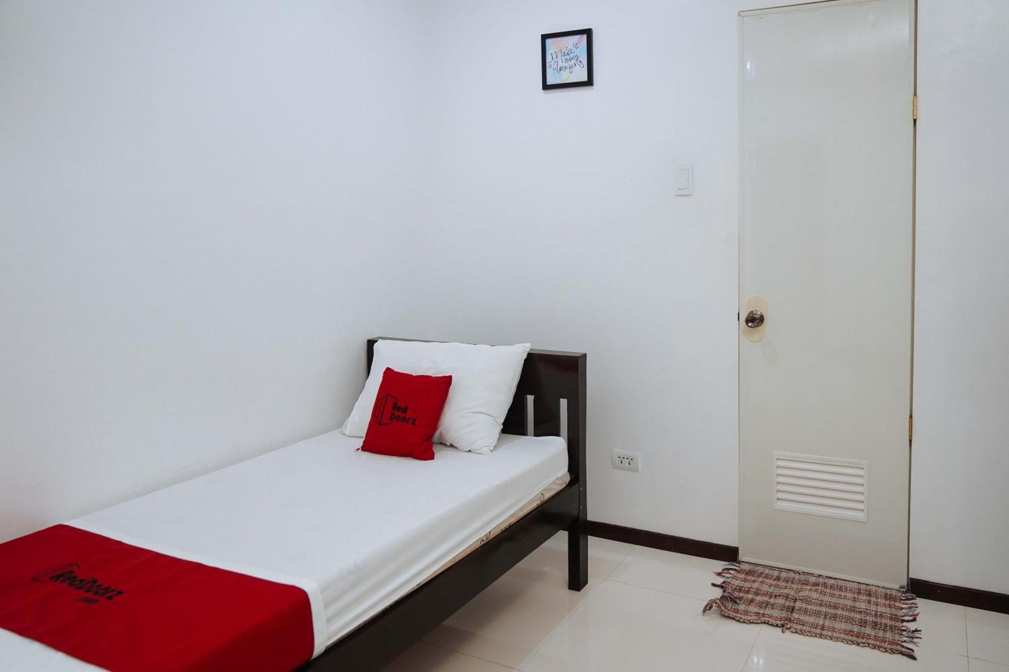 Reddoorz Plus At Billy'S Resort Oslob Buitenkant foto