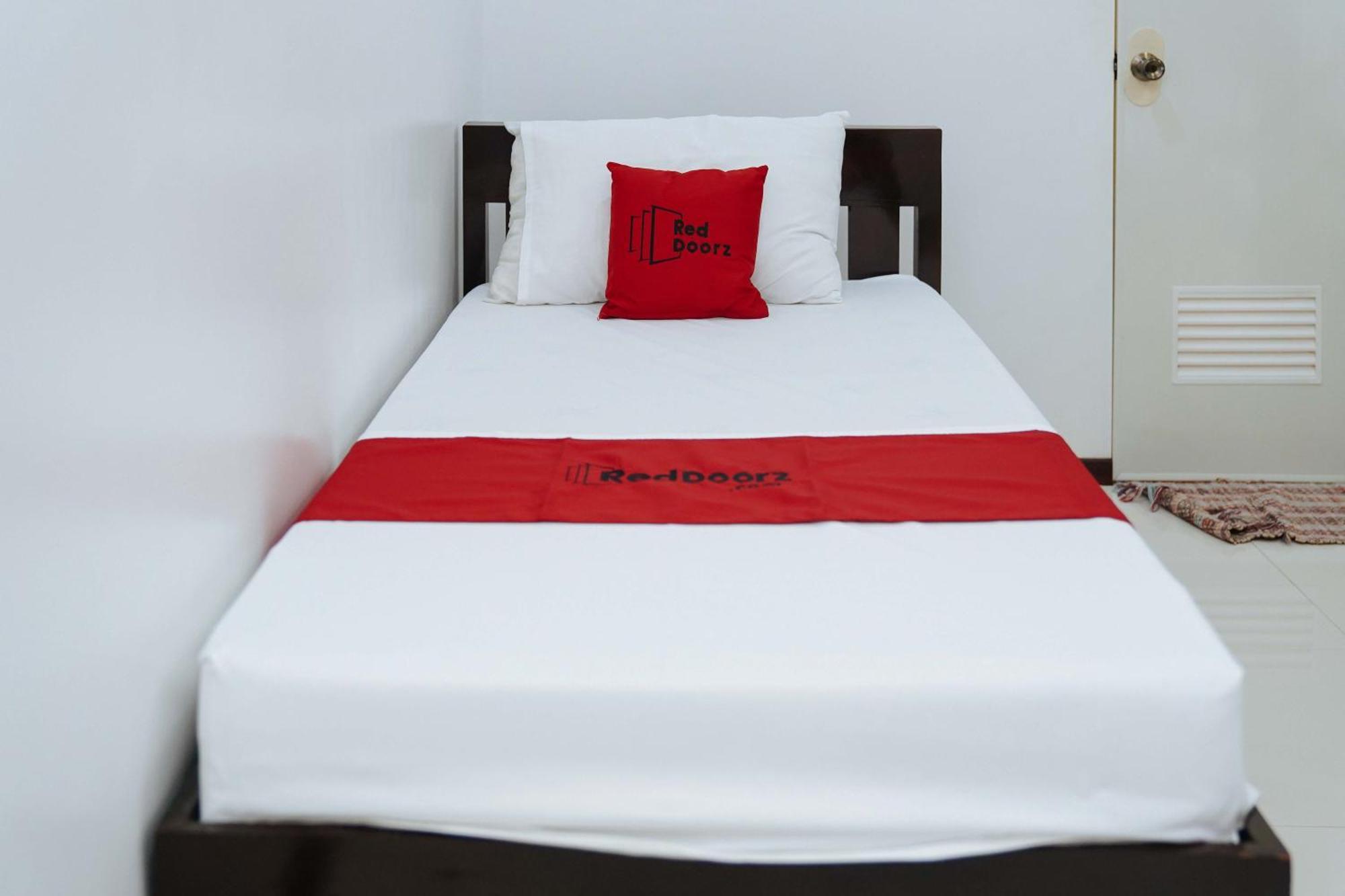 Reddoorz Plus At Billy'S Resort Oslob Buitenkant foto